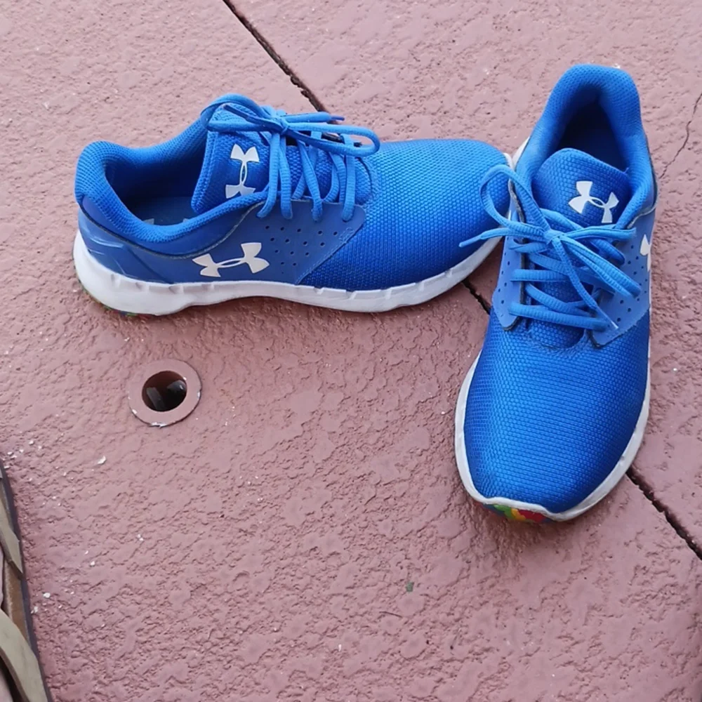 Under Armour - Picture 2 of 3